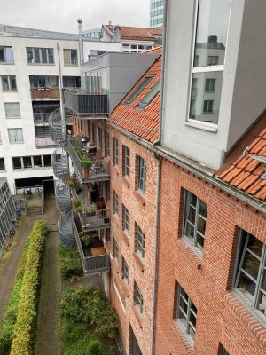 LOFTCHARAKTER Lichtdurchflutete 3-Zimmer-Wohnung mit Balkon, fussläufig zur Binnenalster