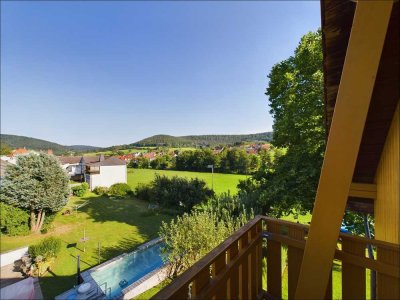 Helle 2-Zimmer-Wohnung im Dachgeschoss und fantastischem Ausblick