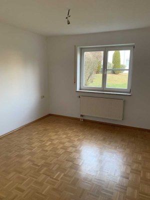 Attraktive 3-Zimmer-Wohnung in Ottobeuren mit eingenem Garten, Tiefgarage und EBK