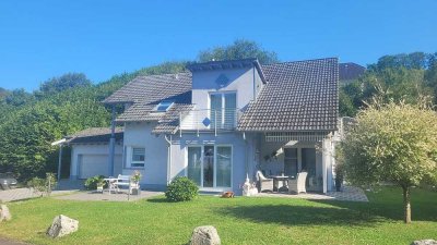 Exklusives Einfamilienhaus mit Doppelgarage in ruhiger und sonniger Lage