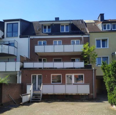 Schöne 3-Zimmerwohnung mit Balkon, Terrasse und Kachelofen in zentraler Lage