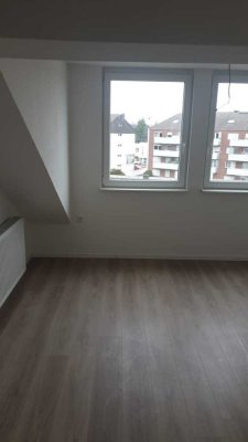 Renovierte Dachgeschosswohnung mit Loggia nähe Arena, offene Besichtigung am 07.10 um 18:00 Uhr