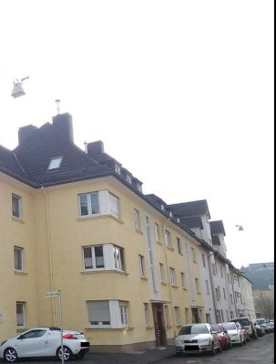 Eine teilweise eingerichtete, geräumige Wohnung in der Nähe der Siegerlandhalle