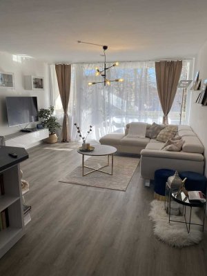Modern renovierte 3,5-Zimmer-Wohnung mit großem Balkon und luxuriöser Einbauküche