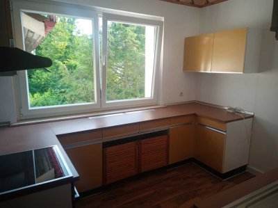 **Neu renovierte 4 Zimmer Wohnung in ruhiger Altdorf Lage**