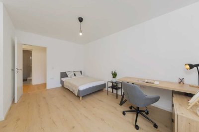 Helles, großes 15qm Zimmer - frisch renoviert und möbliert