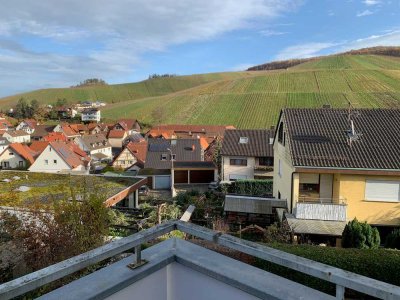 Exklusive, vollständig renovierte 2-Zimmer-Wohnung mit Balkon und Einbauküche in Weinstadt