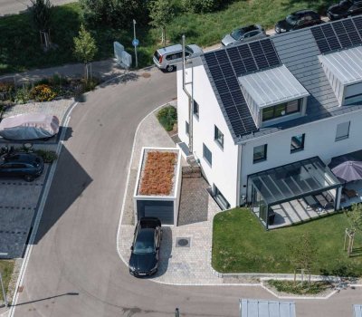 Neuwertig.Energieeffizient.Repräsentativ. - KFW-40+ DHH mit Einliegerwohnung in begehrter Wohnlage