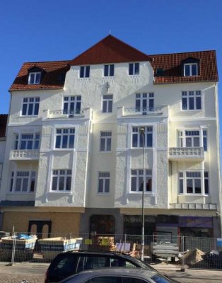 Moderne Altbauwohnung mit zwei Zimmern sowie Balkon und EBK in Lübeck