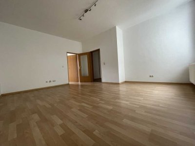 3 Zimmer Altbauwohnung in Wiesbaden-Biebrich, Mainstraße,  Nähe Schloßpark,