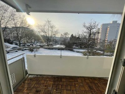 Exklusive, neuwertige 4-Zimmer-Wohnung mit Balkon und Einbauküche in Stuttgart