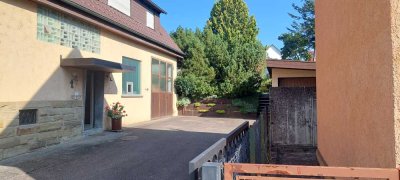 Gepflegtes Einfamilienhaus mit großem Gartenteil/Bauplatz in zentraler Lage von Renningen