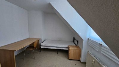 Frisch saniertes und möbliertes Studentenapartment