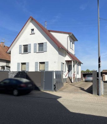 Kandel: exklusives Haus mit Pool und Einliegerwohnung