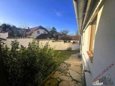 AKTION! AKTION! Sanierungsbedürftiger Familientraum in bester Lage! 553 m² Grund mit Garten und Garage!