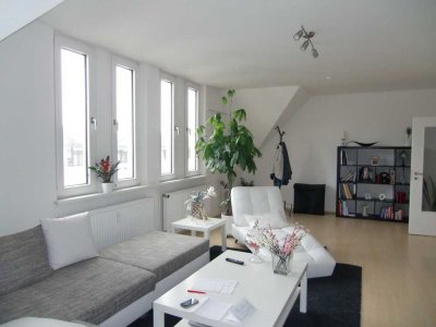 3 Zimmer City-Wohnung mit Loggia in ansprechendem Stil-Haus mit Top-Verkehrsanbindung!