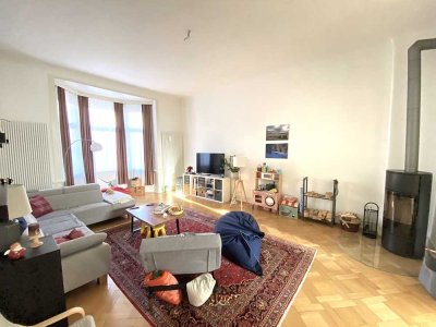 Frei zum 01.04. Stilvolle 4,5 Zimmer Altbauwohnung mit 2 Balkonen in Maschseelage...