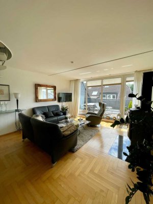 *** Moderne und lichtdurchflutete Dachgeschosswohnung mit EBK, Kamin und TG-Stellplatz ***