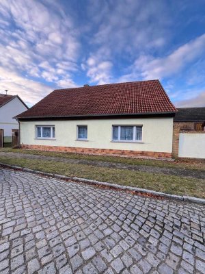 Einfamilienhaus + Nebengelass mit Potential zu verkaufen!