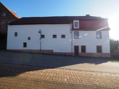 HISTORISCHES BAUERNHAUS MIT SCHEUNE UND STALL IN WALSHAUSEN