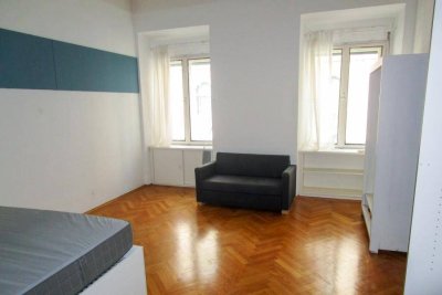 sanierungsbedürftige 3-Zimmer Altbau-Wohnung - Innenstadt!