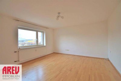 FREUNDLICHE WOHNUNG MIT 3,5 ZIMMER UND KÜCHE IN RUHIGER GRÜNLAGE!