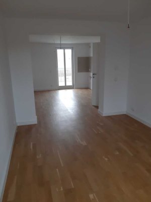 *ERSTBEZUG* Schöne 3R-Wohnung mit Balkon sucht Sie!