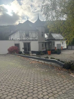 Loftähnliche 2-Zimmer-Wohnung mit geh. Innenausstattung in Ehringshausen-Kölschhausen