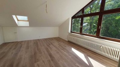 Helle Dachgeschoßwohnung in VATERSTETTEN, komplett renoviert