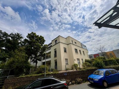 Modernes Wohnen im Erdgeschoss: Laufnähe zur Nahversorgung, Tiefgarage, Terrasse und Gartenanteil