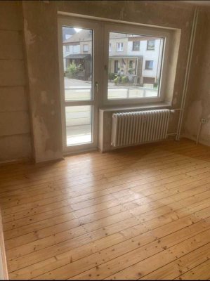 Freie sanierte Zweizimmerwohnung mit Balkon im Erdgeschoss!