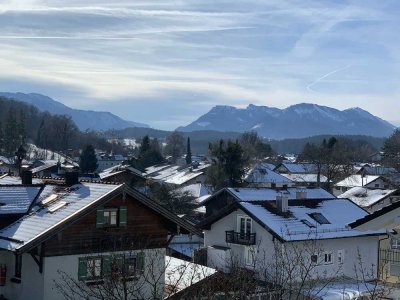 Helle 1,5-Zimmer Dachgeschosswohnung mit Bergblick; zentrale Lage in Prien