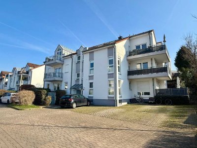 Helle 2-Zimmer-DG-Wohnung mit großem Balkon