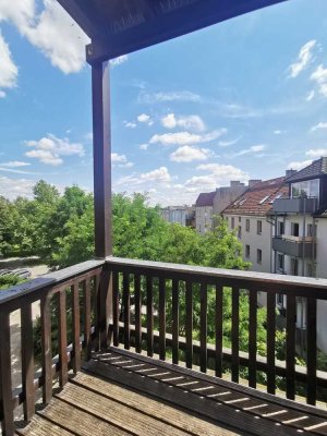 zentral gelegene 3-Raumwohnung mit Balkon und neuer, moderner Einbauküche