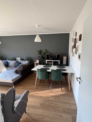 Schöne neue 3 Zimmer Wohnung mit Balkon