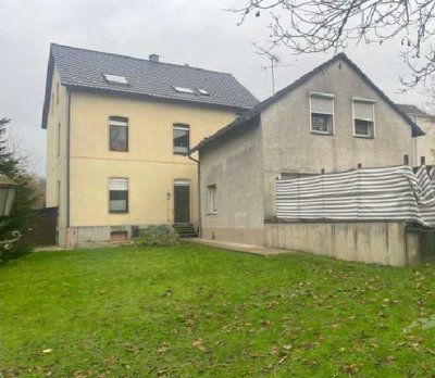 Freist. 4-Fam.-Haus mit viel Wohnfläche und großem Grundstück