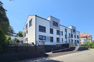 Barrierefreie Neubauwohnung mit Dachterrasse in schöner Höhenlage