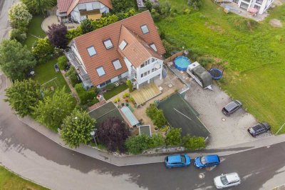 Mehrfamilienhaus mit 6 Wohnungen 
sehr gepflegt und ideal als lukrative Kapitalanlage