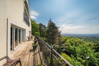 Luxuriöse Parkvilla mit einzigartigem Fernblick