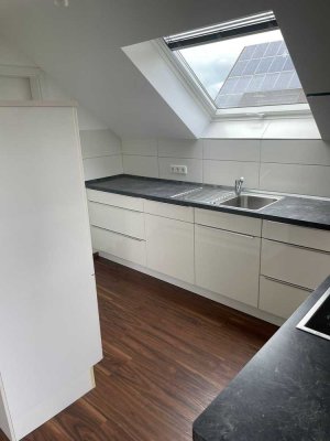 Schöne 4-Zimmer-DG-Wohnung mit Balkon und EBK in Oberroth