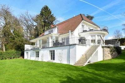 Elegante Villa im Hardtwald mit atemberaubendem Panoramablick