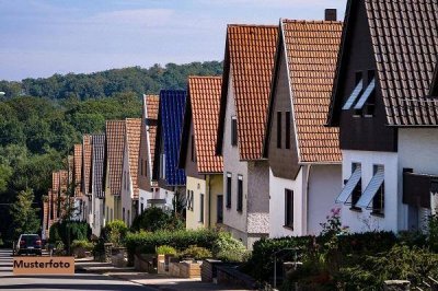 Einfamilienhaus mit unterkellerter Terrasse und Carport