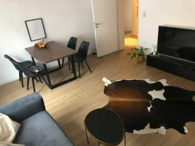 2 Zimmer-Wohnung ca 53 qm, Küche Bad, schick und frisch renoviert