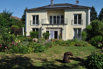 Freundliche 3-Zimmer-Wohnung mit gehobener Innenausstattung mit Balkon in Fürth