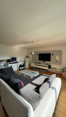 Helle 3 Zimmer Wohnung, EG, Terrasse, 94m², MM 1150+175 NK, keine Garage/Stellplatz