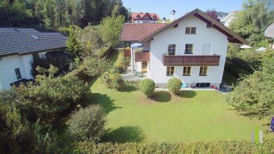 Helle 3 Zimmer Wohnung mit großzügiger Terrasse und Blick auf den Mondsee für Gartenliebhaber