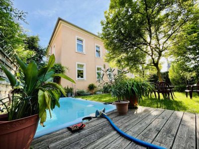 Eigene Etage im Zweifamilienhaus mit Garage, Carport und Gartenanteil mit Pool in Radebeul