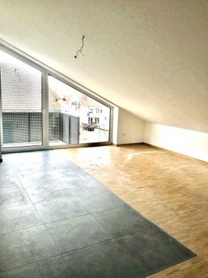 "Exklusive DG-Wohnung: 4-Zimmer, Balkon & Top-Ausstattung in 68723 Oftersheim-Nord!"