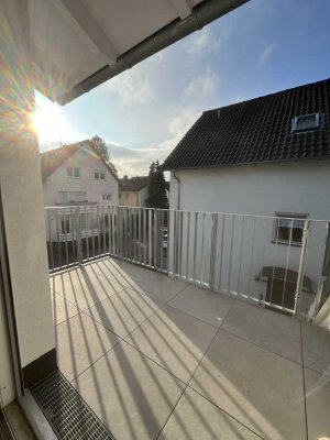 *Weihnachten im neuen Zuhause* bezugsfertige 3-Zimmer-Dachgeschosswohnung mit Balkon