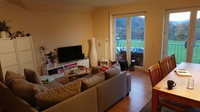 Mertesdorf, helle 4Zimmer Wohnung, 2 Balkon, Badezimmer mit Wanne, Dusche und Fenster